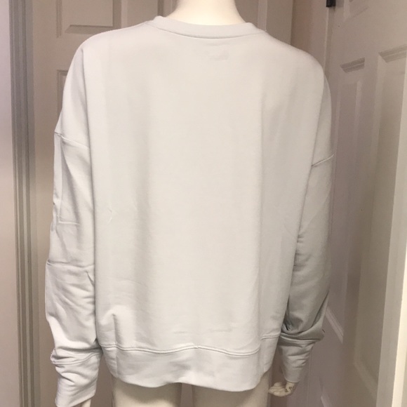 Under Armour Athletic/Athleisure L/S Top, NWT! - Picture 4 of 6